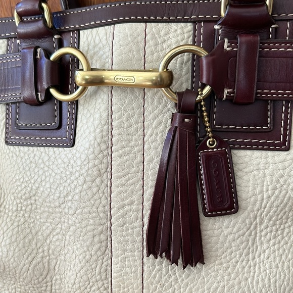 Rare! Coach Hampton Book Tote in cream with Dark Brown Pebbled Leather Details. - Picture 2 of 8